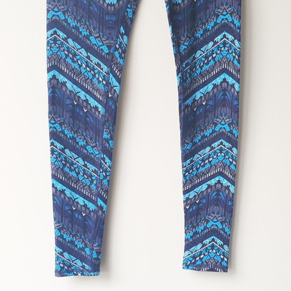 Alo Mid Rise Leggings - Picture 4 of 11